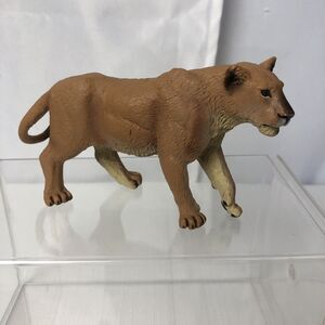 Safari Limited Ltd African Lioness Lion Wilderness 2008 Retired 5.5" - Excellent